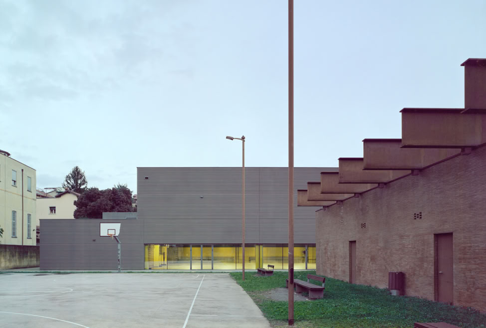 Il progetto prevede la costruzione di una palestra scolastica nel centro della città di Merate.